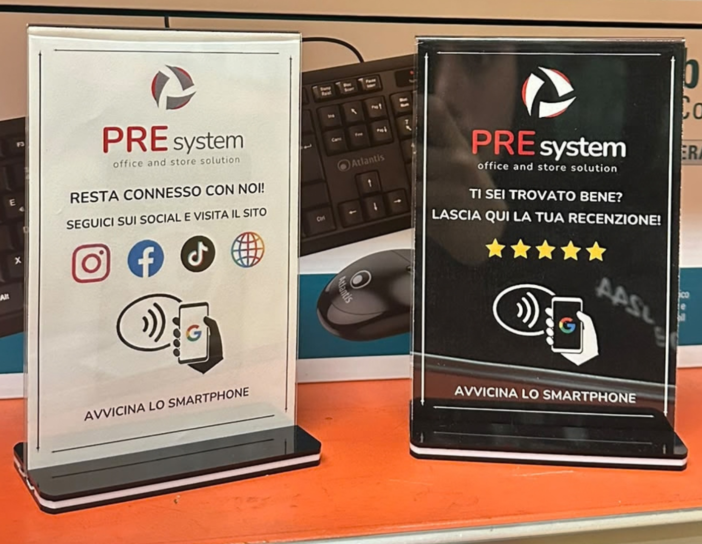 Espositore NFC PERSONALIZZABILE per recenzioni/social (PREMIUM)